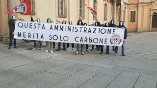 PAVIA. Sacchi carbone regalati CasaPound Pavia alla giunta: città arranca. giunta merita altro