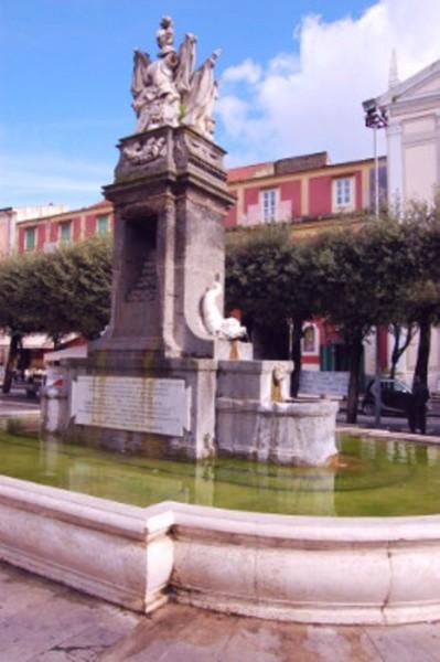 fontana_borbonica_Piazza_Umberto