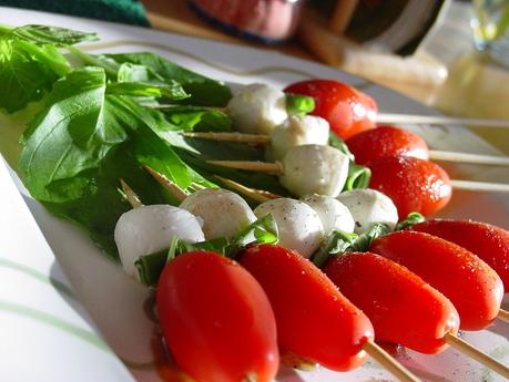 Caprese salad skewer appetizers.jpg