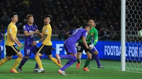 Mondiale per Club, Sanfrecce Hiroshima-Guangzhou Evergrande 2-1: Douglas entra nella ripresa e guida la rimonta