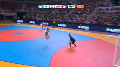 (VIDEO)The ultimate futsal one v one: Falcão 12 v Séan GARNIER