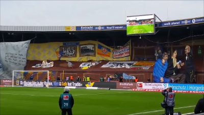 (VIDEO)La coreografia a tutto stadio dei tifosi dell'Eintracht Braunschweiger per celebrare i 120 anni