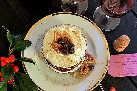 Torta multistrato al cioccolato, mascarpone e fichi con il Brachetto d'Acqui