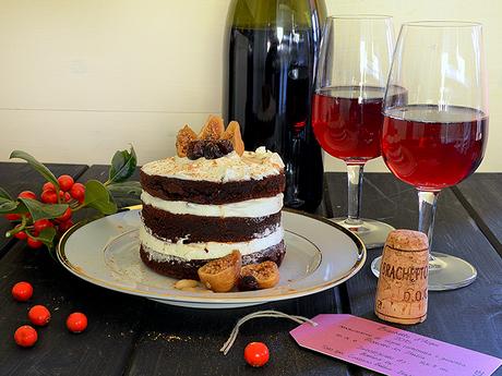 Torta multistrato al cioccolato, mascarpone e fichi con il Brachetto d'Acqui