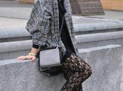 Outfit black maxi pull shaped coat calze pizzo nero cappotto dalla linea uovo