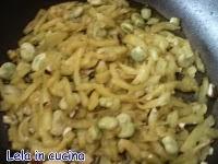 fusilloni integrali con favette fresche, julienne di melanzana e porcino grattugiato