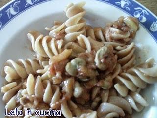 fusilloni integrali con favette fresche, julienne di melanzana e porcino grattugiato