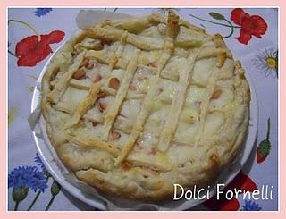 Crostata di sfoglia con patate e wurstel