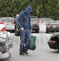 Alexander Skarsgard shopping @ Williams Sonoma