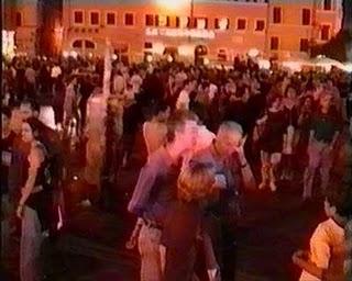 Roma: balla nudo a Campo Dè Fiori, viene pestato da tre balordi