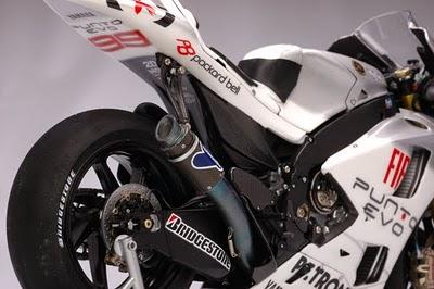 Yamaha YZR-M1 J.Lorenzo Estoril 2009 by Utage Factory House