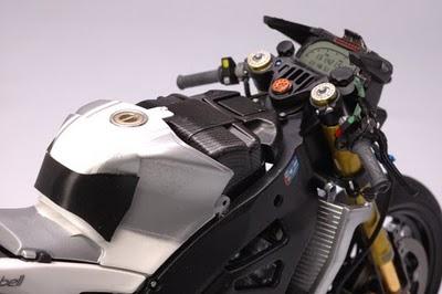 Yamaha YZR-M1 J.Lorenzo Estoril 2009 by Utage Factory House