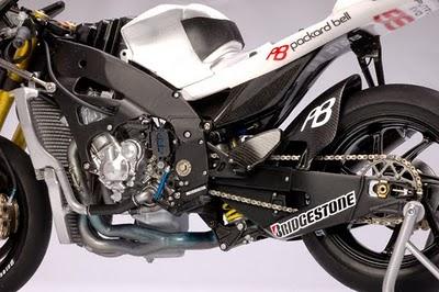 Yamaha YZR-M1 J.Lorenzo Estoril 2009 by Utage Factory House