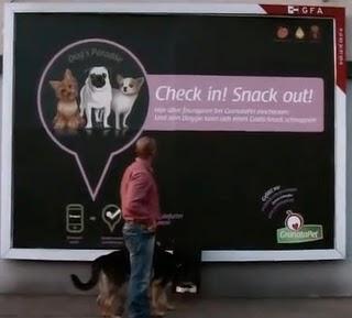 Il poster canino-interattivo con Foursquare dentro