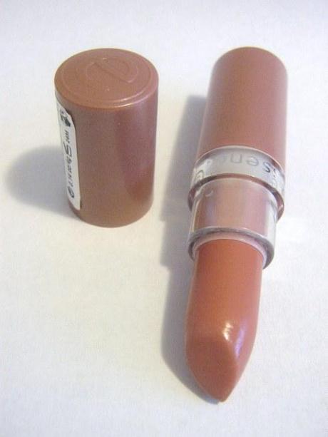 Rossetto “In the nude” by Essence