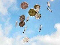 Processo breve, il lancio delle monete per protesta