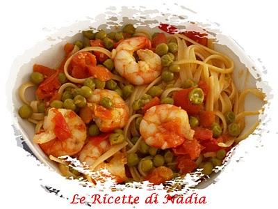 Linguine con piselli, pomodorini e code di gamberi