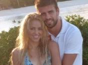 Shakira ufficializza Twitter fidanzamento Gerard Piquè