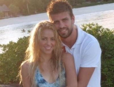 Shakira ufficializza via Twitter il fidanzamento con Gerard Piquè