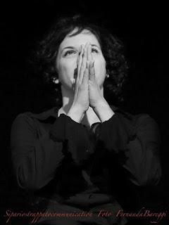 Sarah Biacchi nei panni di Edith Piaf:una voce che attinge ai colori dell'anima