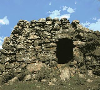 Archeologia nuragica. Aspetti della società sarda nell'età del Bronzo.