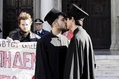 La Grecia approva le unioni civili per i gay