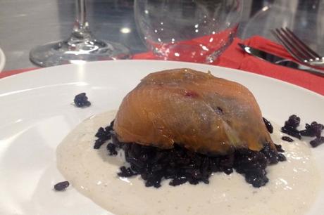 Riso nero al salmone affumicato con salsa aromatica alla soia