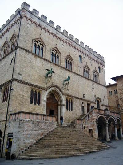 palazzoPriori_Perugia_viaggiandovaldi