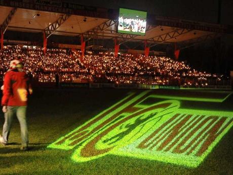 Il Natale secondo l’Union Berlin: canti, sciarpe e vino, tutti insieme allo stadio