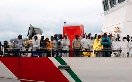 Crotone, in arrivo 300 migranti sbarcati ieri a Reggio Calabria