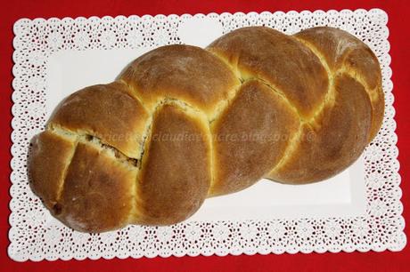 Pan brioche con lievito madre, confettura di prugne e cocco