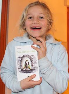 bellezza magica sorriso bambina...Valentina Natale riceve dalla mamma 