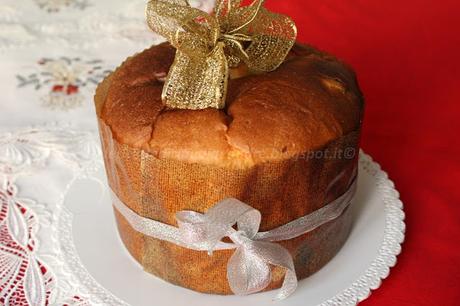 Panettone con margarina e uvetta gigante