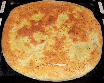 Focaccia e panini con farina di grano saraceno e ricotta