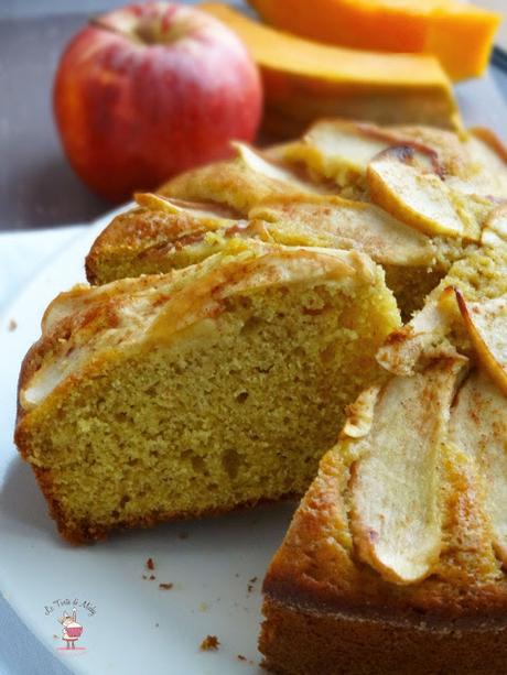 Torta di mele integrale con centrifugato di zucca, mele e cannella