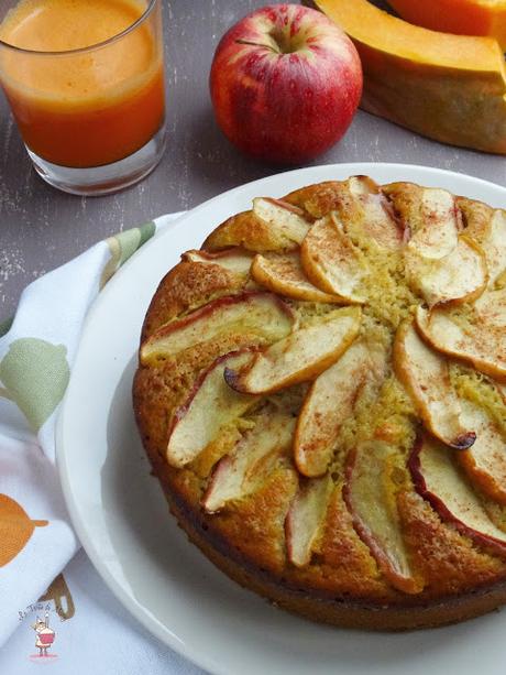 Torta di mele integrale con centrifugato di zucca, mele e cannella