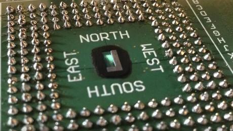 Ricercatori creano il primo processore fotonico con un enorme bandwidth