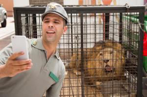 Checco Zalone in una scena del film 