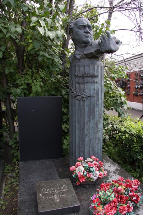 La tomba di David Oistrakh nel Cimitero Novodevicj di Mosca