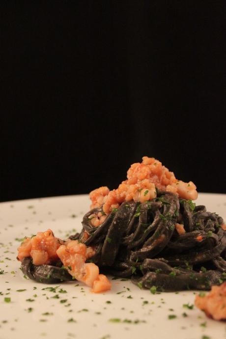tagliolini al nero di seppia con ragù di seppie e moscardini