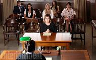 “Pretty Little Liars 6B”: primo sguardo a Aria che testimonia all’udienza di Charlotte