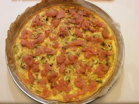 TORTA SALATA AGRUMATA CON PORRI E SALMONE