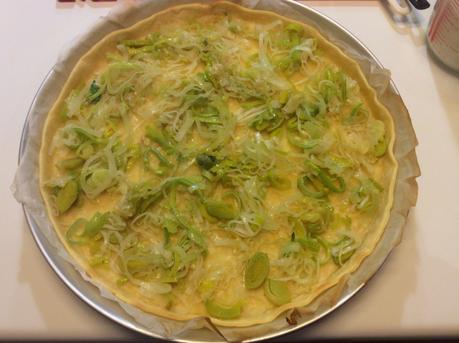 TORTA SALATA AGRUMATA CON PORRI E SALMONE