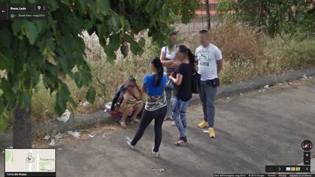 30 foto di riprovevole prostituzione alla luce del sole riprese dalla Google Car e visibili su Street View