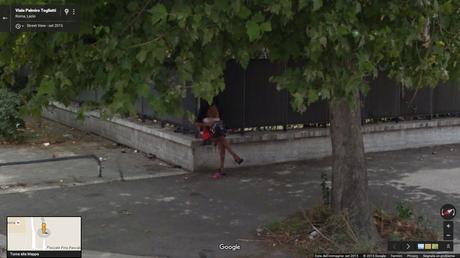 30 foto di riprovevole prostituzione alla luce del sole riprese dalla Google Car e visibili su Street View