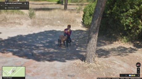 30 foto di riprovevole prostituzione alla luce del sole riprese dalla Google Car e visibili su Street View
