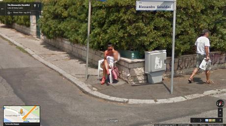 30 foto di riprovevole prostituzione alla luce del sole riprese dalla Google Car e visibili su Street View