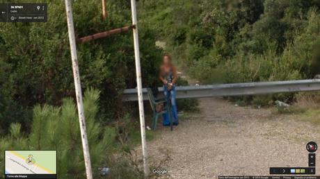 30 foto di riprovevole prostituzione alla luce del sole riprese dalla Google Car e visibili su Street View