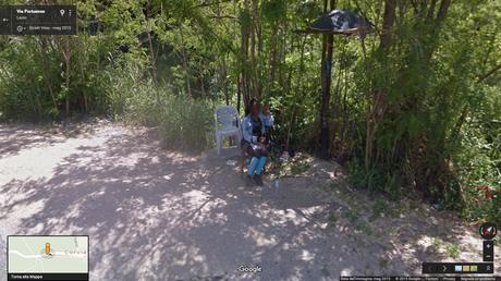 30 foto di riprovevole prostituzione alla luce del sole riprese dalla Google Car e visibili su Street View