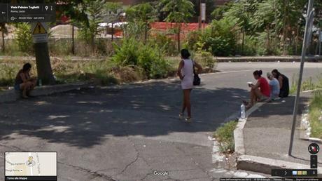 30 foto di riprovevole prostituzione alla luce del sole riprese dalla Google Car e visibili su Street View